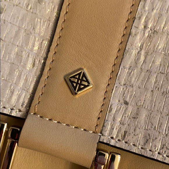 Antonio Melani Cross Body Purse. - Picture 2 of 8